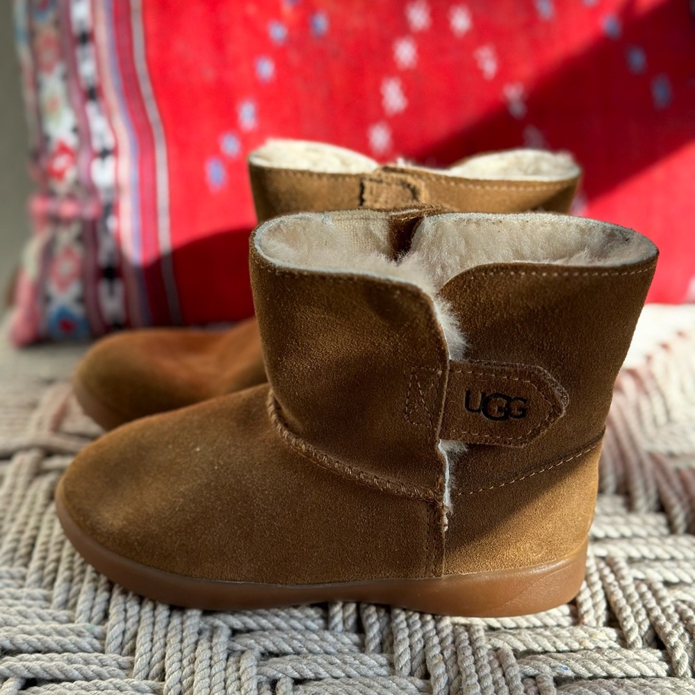 Toddler Uggs size 9